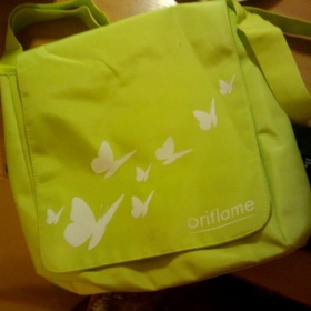 Kabelka zelené barvy od Oriflame