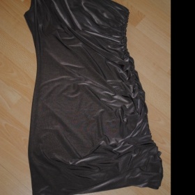 Spoločenské hnedé šaty