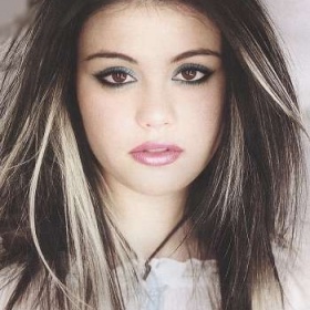 Platina/světlý melír v opravdu tmavých vlasech