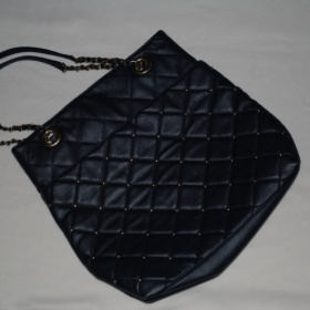 Modrá kabelka Atmosphere