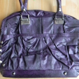 Kabelka fialová s hadím vzorem - foto č. 1