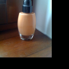 Avon Zklidňující make - up s reflexní složkou