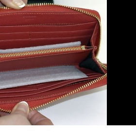 Peněženka  Prada barvy Rosso - foto č. 1