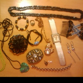 Sada bižutérie - náramky, řetízky, naušnice, prstýnek