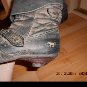 Hnědé kotníčkové boty Mustang na zip