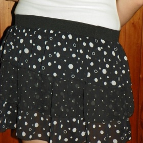 Krátká bílo - černá puntíkovaná sukně Lindex - foto č. 1