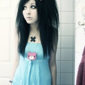 Objem vlasů ve stylu "scene"