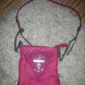 Růžová crossbody Guess Airport