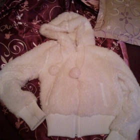 Chlupatá bílá bundička Fishbone