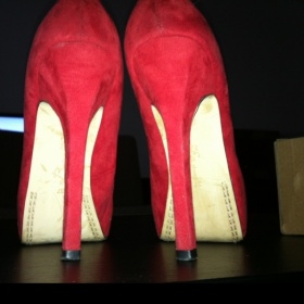 Červené lodičky Bershka, semišové