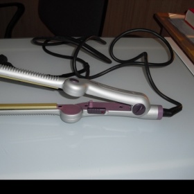 Cestovní žehlička na vlasy Philips HP4646 - foto č. 1