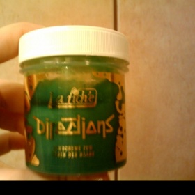 Zelená barvy na vlasy neničí vlasy