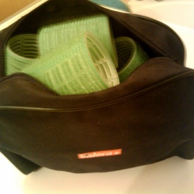 Natáčky zelené barvy + kosmetická taštička