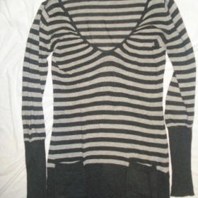 Svetřík černo - šedý proužkovaný C&A