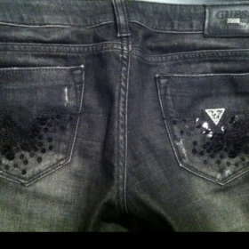 Guess šedivé džíny se zipy.