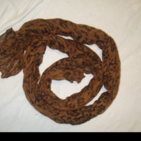 Šátek hnědý tygrovaný vzor