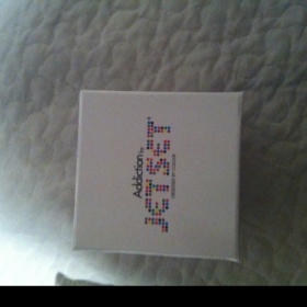 Bílé hodinky Jetset s kamínky