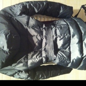 Černý péřový kabátek Zara