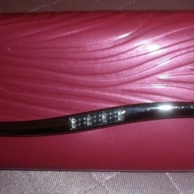 Růžová prostorná peněženka s perleťovým akcentem