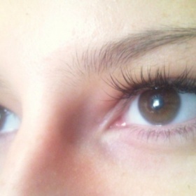 Semipermanentní prodlužování řas