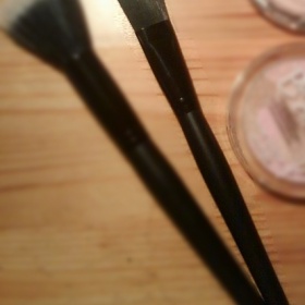 Štětec ELF Angled Foundation Brush