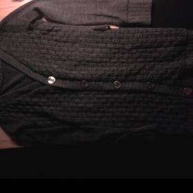 Šedý propínací dlouhý svetr - foto č. 1