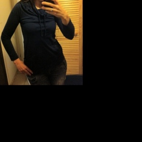 Delší modré triko s kapsičkama New Yorker