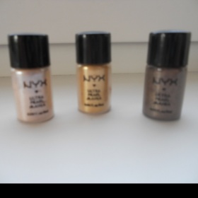 Perleťové oční pigmenty NYX - foto č. 1