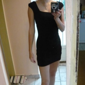 Jaké byste zvolily doplnky k černým minišatům?