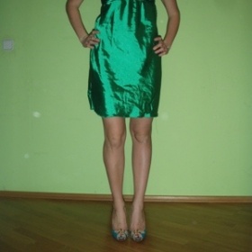 Lesklé zelené šaty - foto č. 1