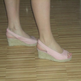 Růžové botky na klínku a puntíkama Gate