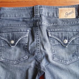 Šedé džíny Guess