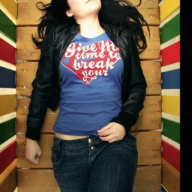 Modré tričko s potiskem