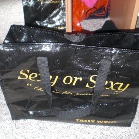 Černá taška Tally Weil