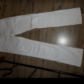Bílé jeans Terranova - foto č. 1
