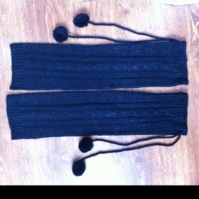 Černé návleky na nohy s bambulkama  Tezenis