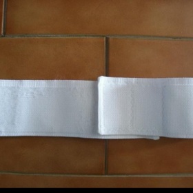 Bilý kompresivní prsní pás Lipoelastic