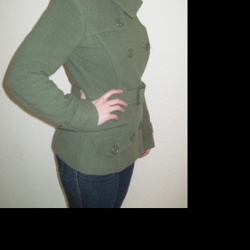 Vlněný zelený kabátek Orsay