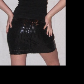 Černá krátká sukně s flitrama - foto č. 1