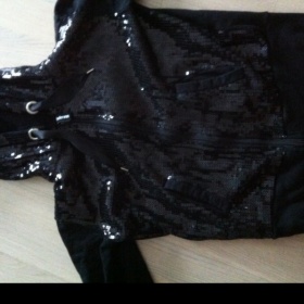 Černá mikinka  Madona pošitá flitry