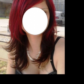 Společenský účes pro sestříhané vlasy s kulatým obličejem