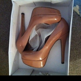 Nude lodičky Topshop, lakované