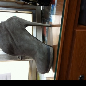 Šedé kotníčkové boty Buffalo London - kožené na vysokém podpatku