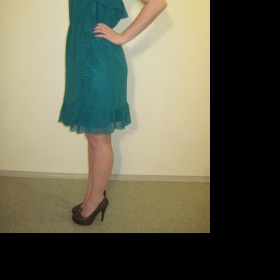 Zelené šaty s volány H&M - foto č. 1