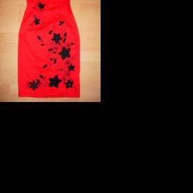 Červené šaty - jaké líčení