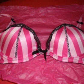 Růžová push up podprsenka Victorias Secret