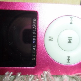 Růžový mp3 přehrávač