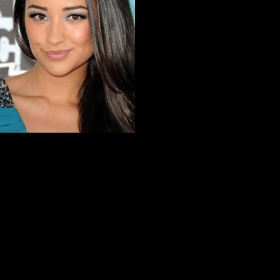 MAC tvářenka podobná tvářence Shay Mitchell