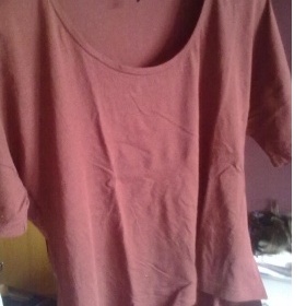 Tričko cihlové barvy s tříčtvrtečním rukávem