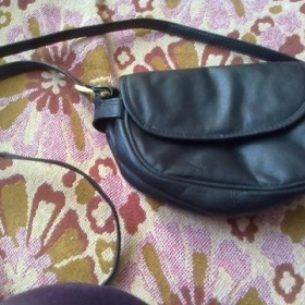 Malá černá kabelka